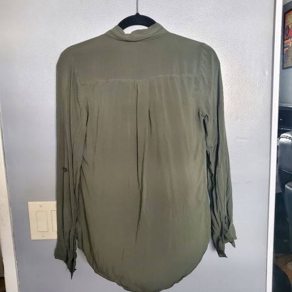 A.n.a Green button up top xs - Picture 9 of 12